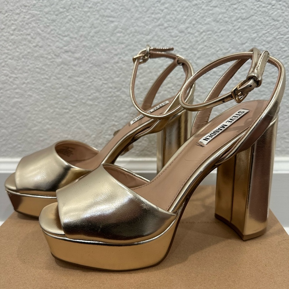 Steve Madden Lourdes Heel